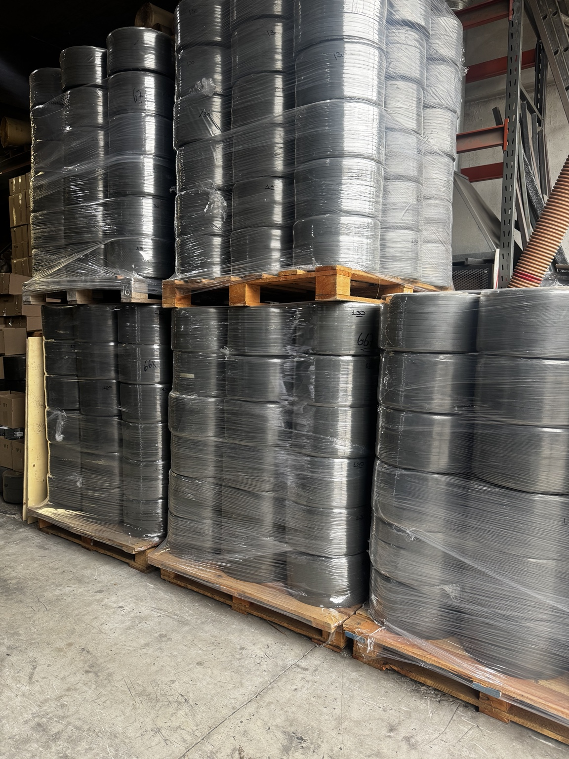 Depósito MEG Embalajes - stock de fleje en pallets